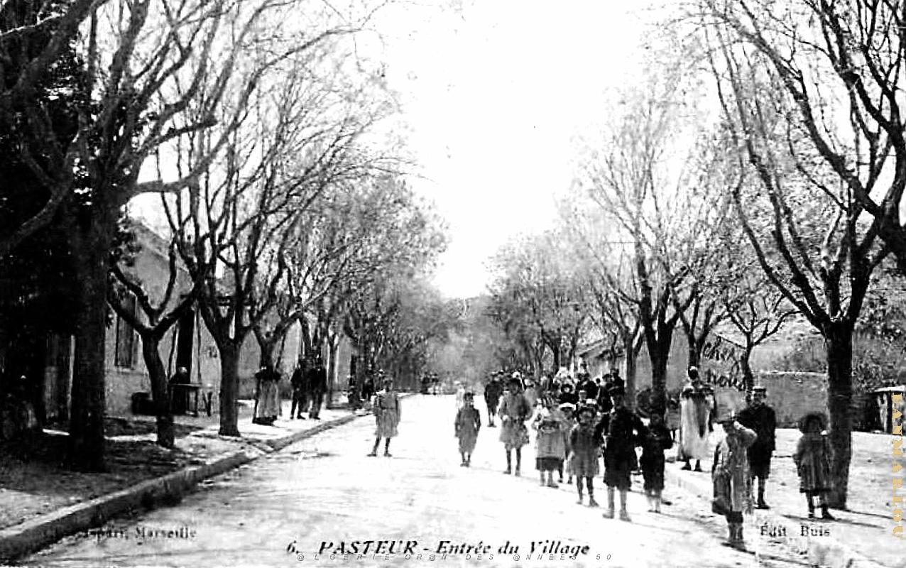 Pasteur - Entree du Village.jpg